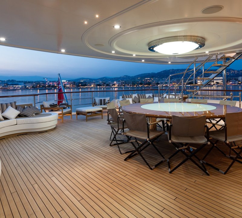 Yacht Pride alfresco dining